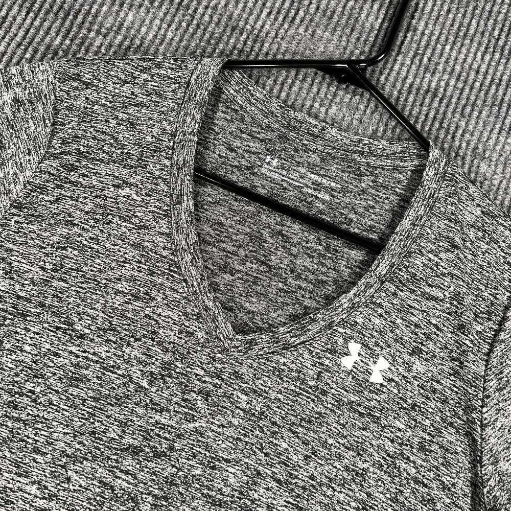 Under Armour HeatGear Shirt‎ Womens Medium Gray V Neck Short Sleeve Training
